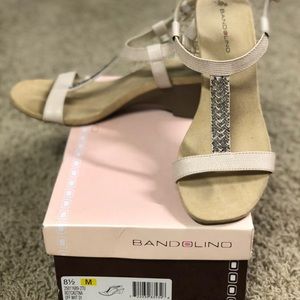 Bandolino Women’s Wedge Sandal Taupe Nude SZ 8 1/2
